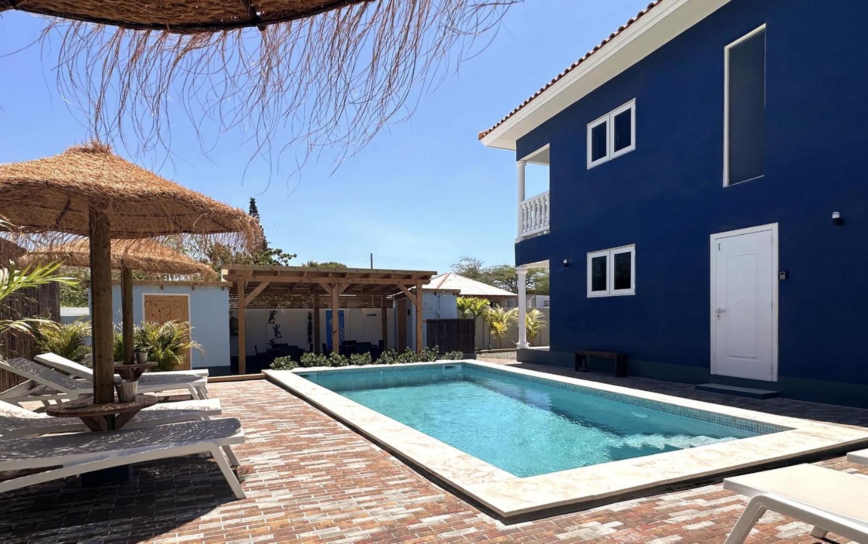 Tiki Blou - Mini Resort Centraal Gelegen Tussen Mambo Beach & Jan Thiel Виллемстад Экстерьер фото